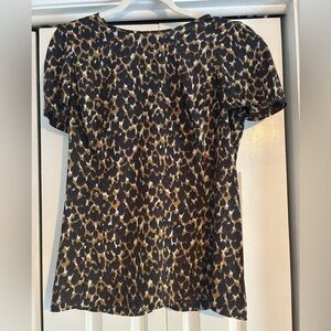 Ann Taylor Short Sleeve Back Zipper Lightweight Silk Top in Leopard size 10